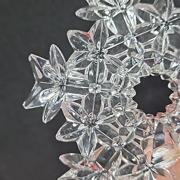 WATERFORD CRYSTAL ANNUAL SNOW CRYSTAL "2007" CHRISTMAS TREE ORNAMENT - Picture 4 of 9